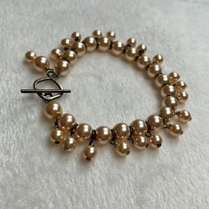 Women’s rosey pearl bracelet with second row pearl layer